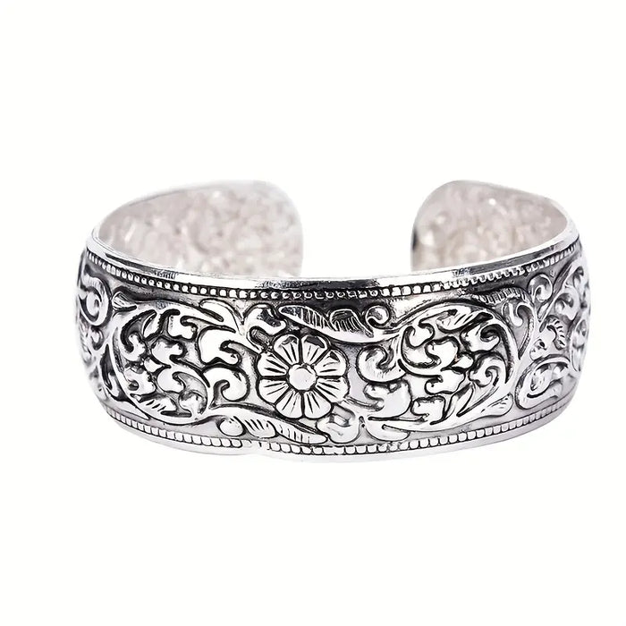 Silver Carved Flower Bracelet only at Bling & Bloom's Boutique | Flora Bracelets Bling & Bloom's Boutique Silver Carved Flower Bracelet This luxurious bracelet features an intricate flower design, crafted in silver for a timeless and elegant look. A perfect gift for any 